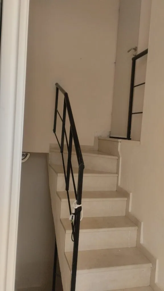 576