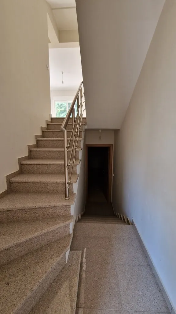 576