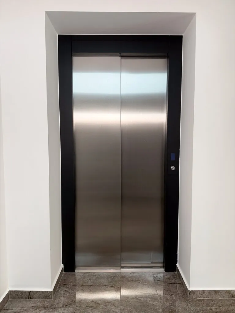 768