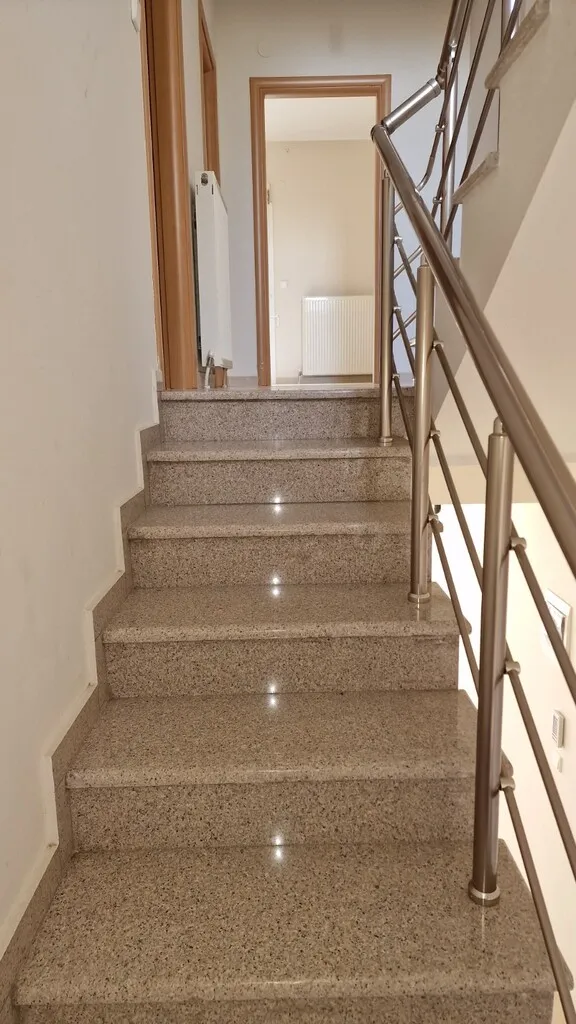 576