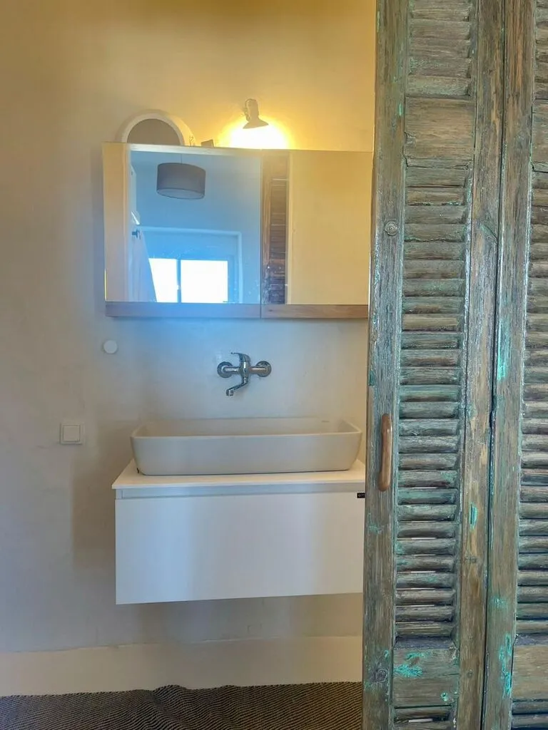 768