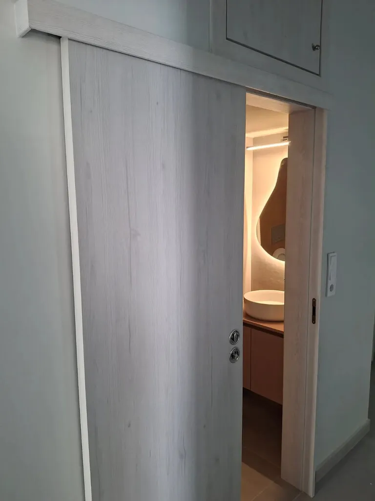 768