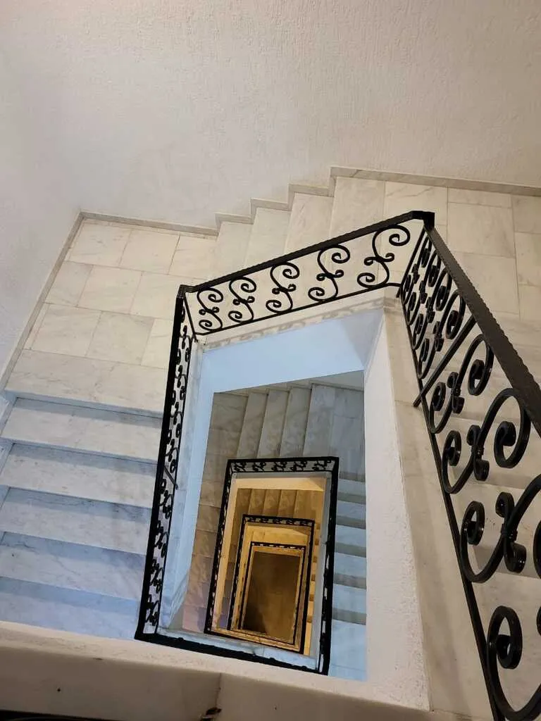 768