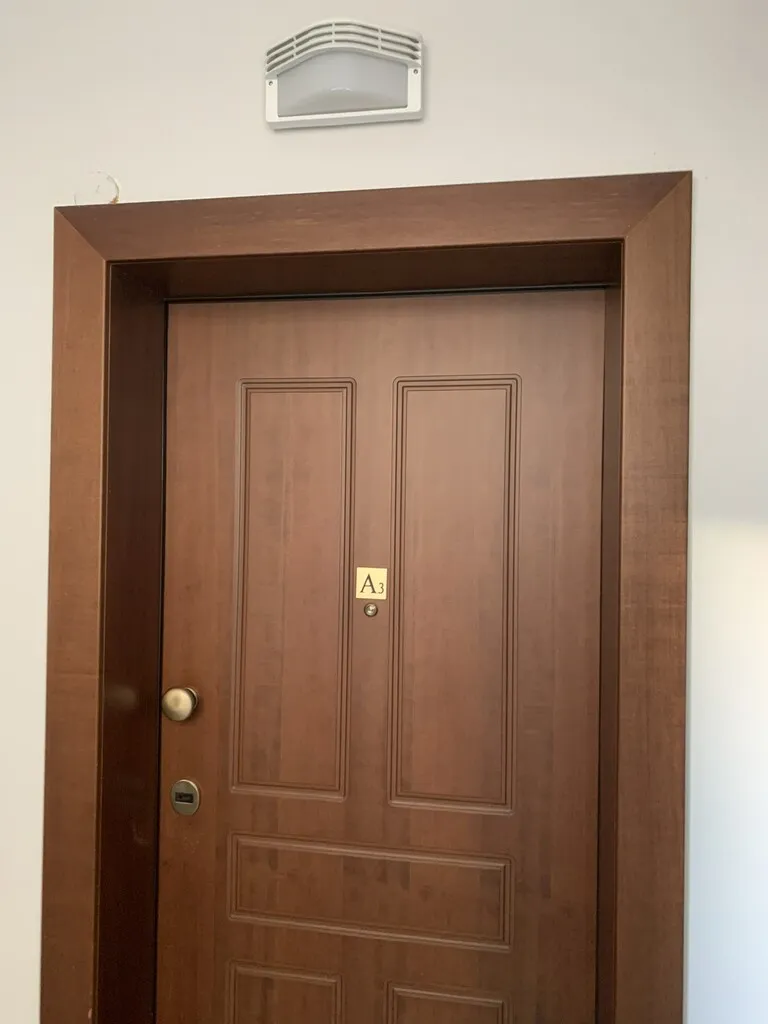 768