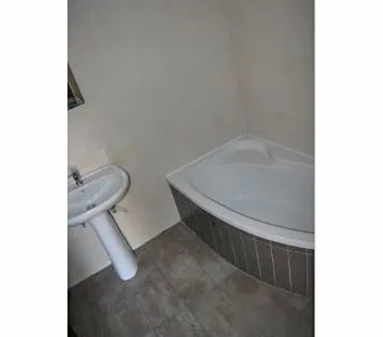 352