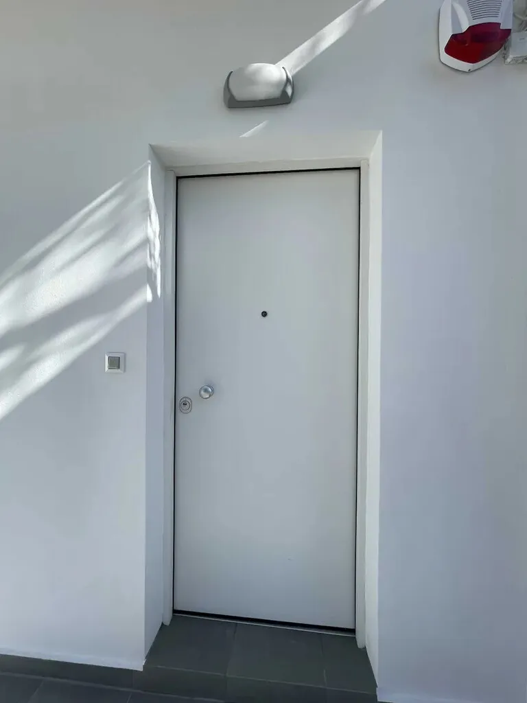 768