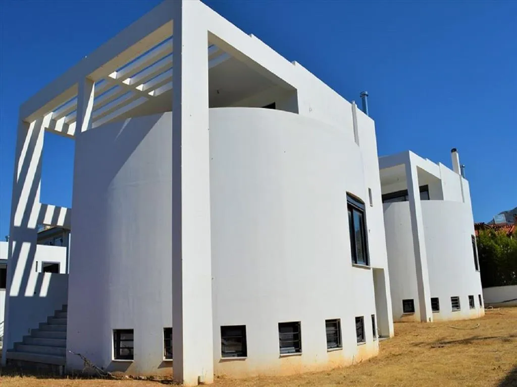 συγκρότημα προς πώληση 707 τ.μ Καλύβια Θορικού Υπόλοιπη Αττικής