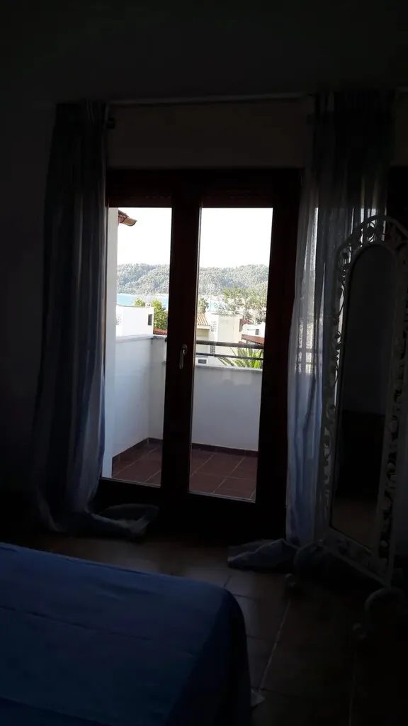 576