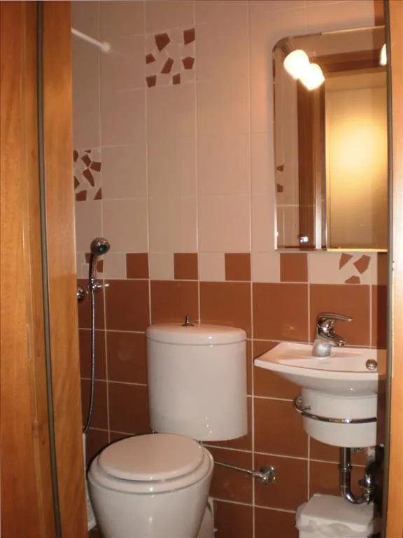 576