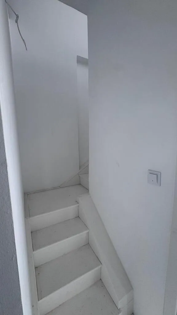 576