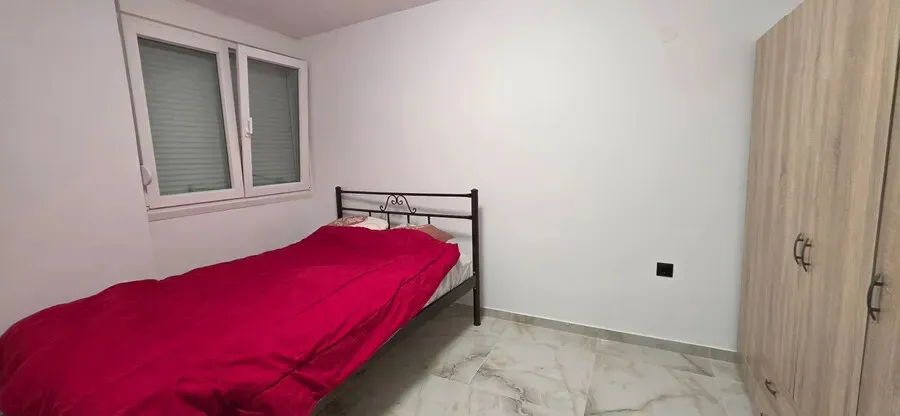 900