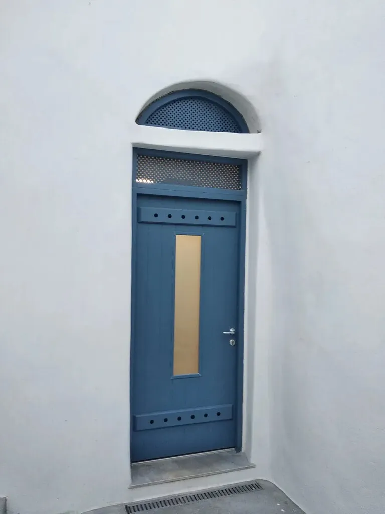 768