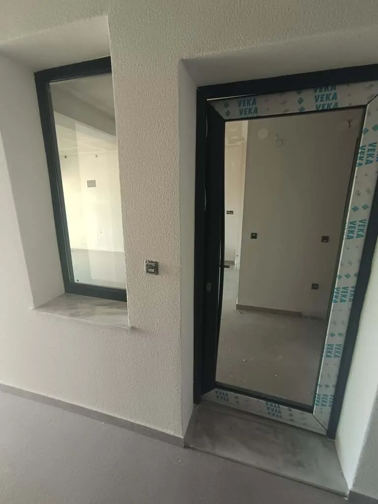768