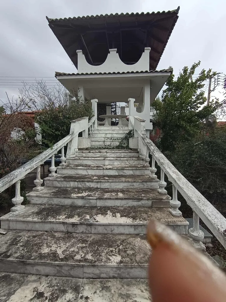 768